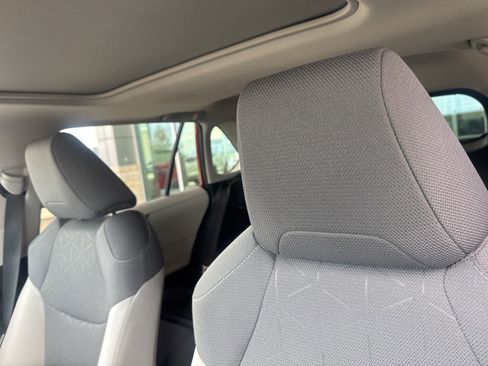 Used 2025 Toyota RAV4 XLE w/ Convenience Package image 9