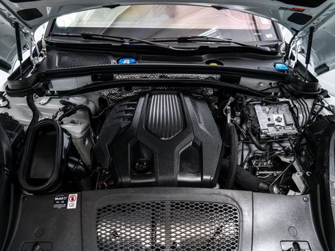 Used 2025 Porsche Macan image 31