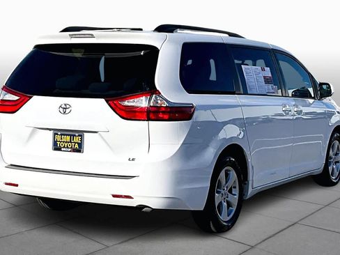 Used 2015 Toyota Sienna LE image 12