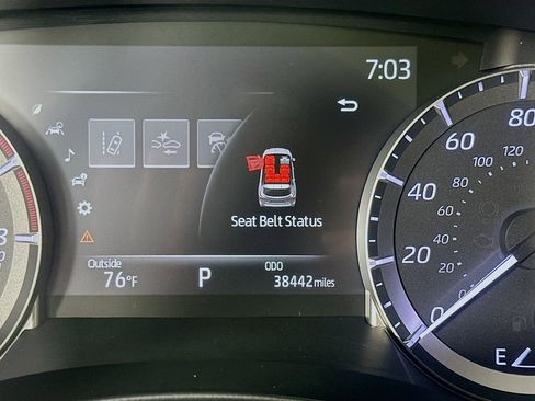 Used 2023 Toyota Highlander XLE FWD image 12