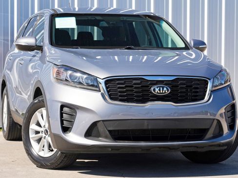 Used 2019 Kia Sorento L image 2