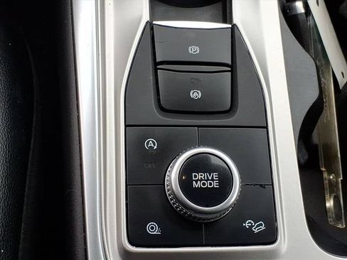 Used 2020 Ford Explorer XLT w/ Equipment Group 202A AWD/4WD image 20