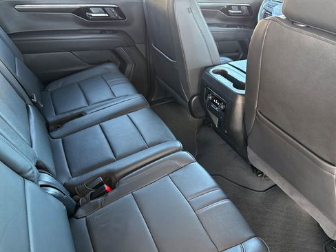 Used 2025 Chevrolet Suburban RST image 25