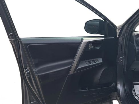 Used 2018 Toyota RAV4 XLE image 39