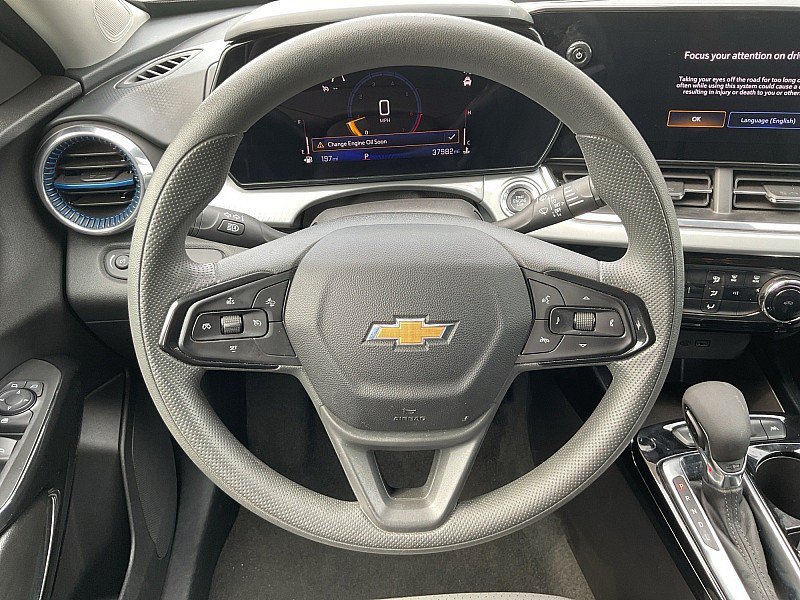 Used 2025 Chevrolet Trax LT FWD image 15