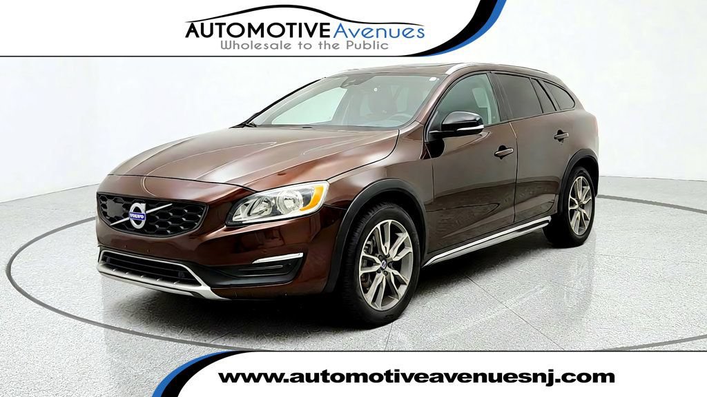 Used 2018 Volvo V60 T5 Cross Country w/ Convenience Package AWD/4WD image 1