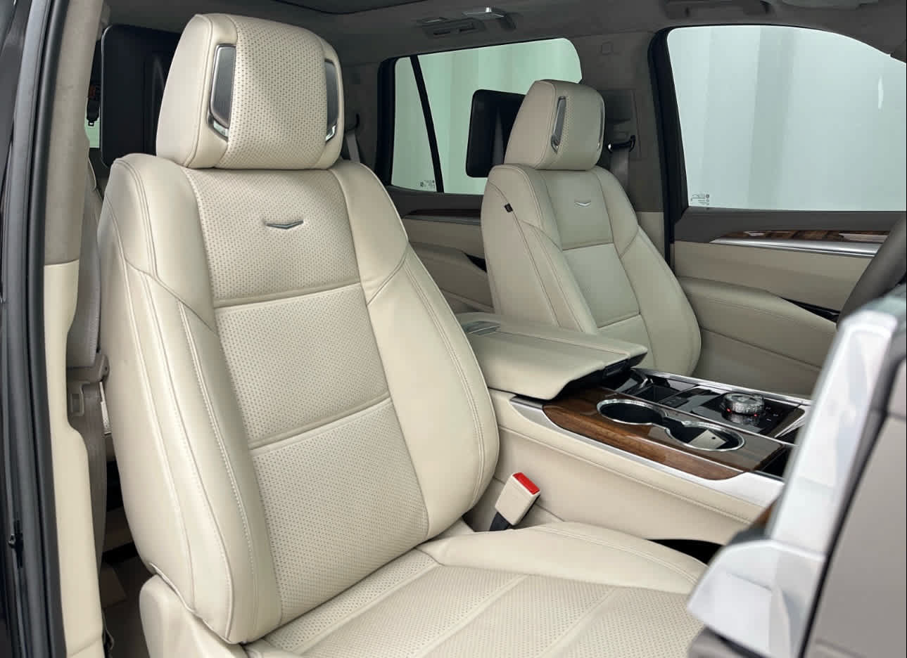 Used 2026 Cadillac Escalade Platinum Sport w/ LPO, ONYX Package AWD/4WD image 19