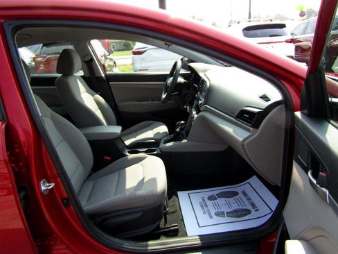 Used 2019 Hyundai Elantra SE image 26