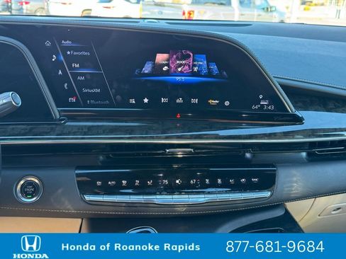 Used 2024 Cadillac Escalade Premium Luxury image 6