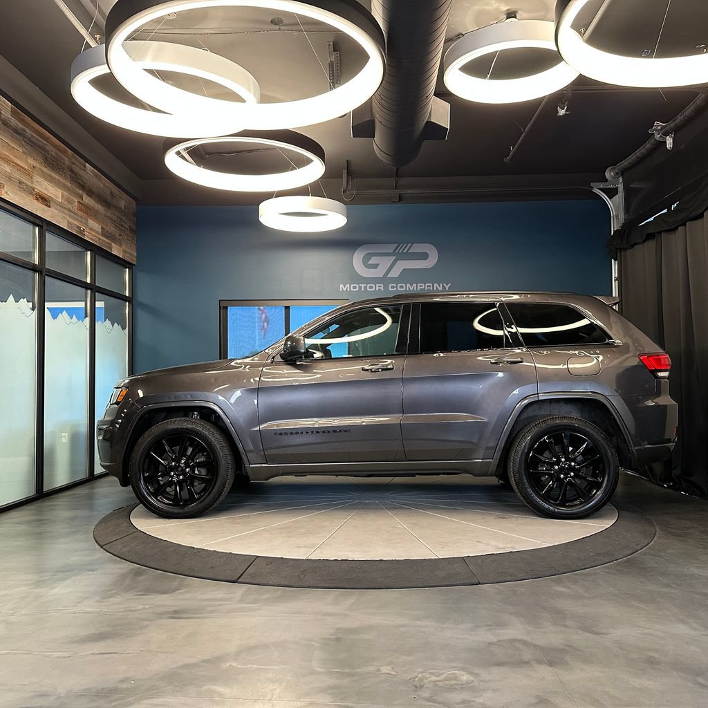 Used 2021 Jeep Grand Cherokee Laredo X AWD/4WD image 6