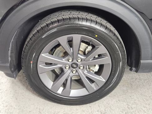 Used 2023 Ford Explorer XLT w/ Equipment Group 202A AWD/4WD image 10