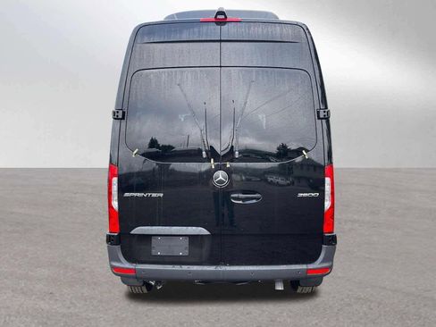 Used 2024 Mercedes-Benz Sprinter 2500 image 5