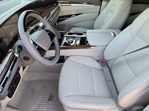 New 2026 Cadillac Escalade ESV Platinum Sport w/ LPO, ONYX Package image 11