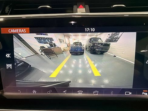 Used 2019 Land Rover Range Rover Velar R-Dynamic SE AWD/4WD image 30
