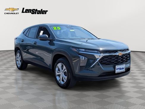Used 2025 Chevrolet Trax LS image 7