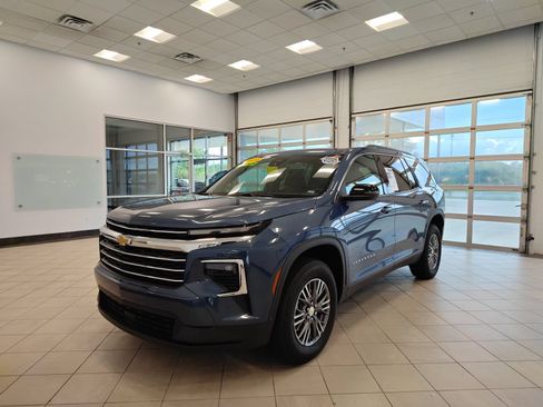 Used 2026 Chevrolet Traverse LT AWD/4WD image 7