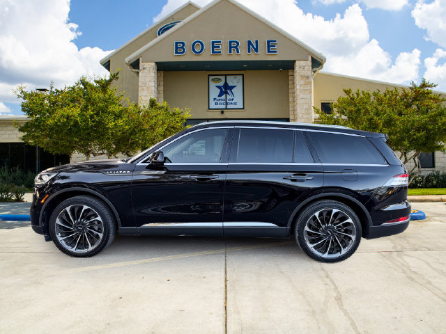 Used 2023 Lincoln Aviator Reserve w/ Equipment Group 201A RWD image 2