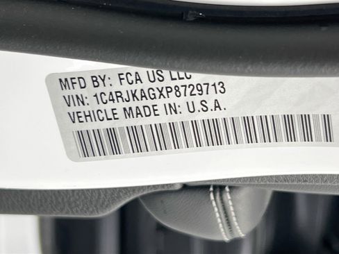 Used 2023 Jeep Grand Cherokee L Laredo image 32