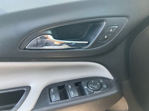 Used 2018 Chevrolet Equinox Premier image 36