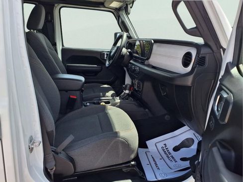 Used 2025 Jeep Gladiator Sport AWD/4WD image 13