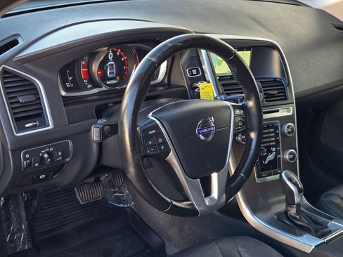 Used 2016 Volvo XC60 T5 Premier image 11