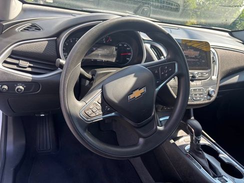 Used 2023 Chevrolet Malibu LT FWD image 9