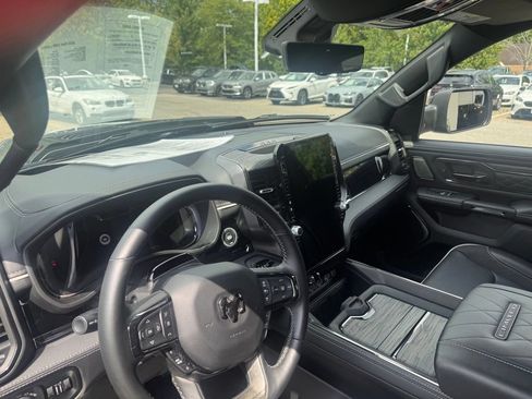 Used 2025 RAM 1500 Limited AWD/4WD image 11