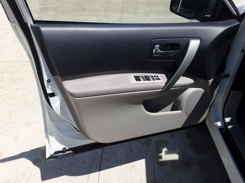 Used 2012 Nissan Rogue S image 9