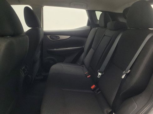 Used 2019 Nissan Rogue Sport S image 18