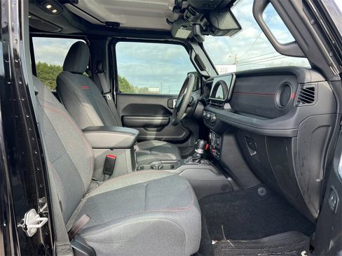 Used 2024 Jeep Wrangler Rubicon w/ Technology Group image 13