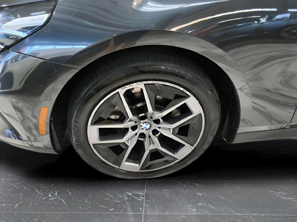Used 2026 BMW 530i xDrive AWD/4WD image 31