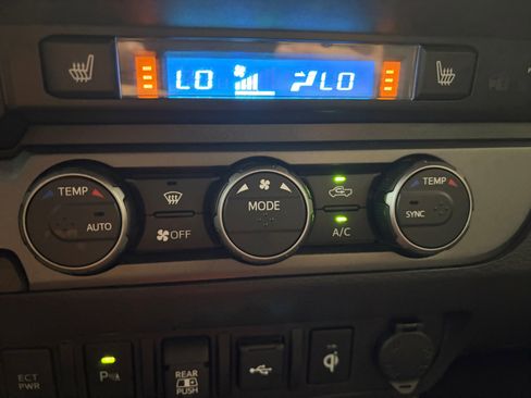 Used 2023 Toyota Tacoma TRD Off-Road w/ TRD Premium Off Road Package AWD/4WD image 16