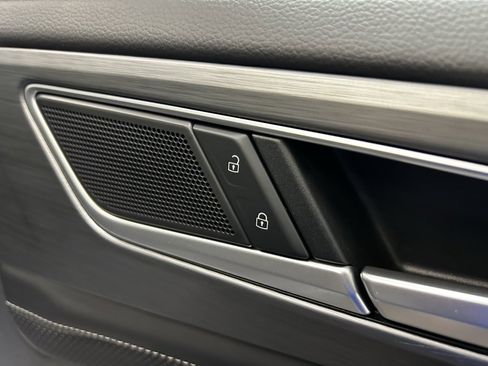 Used 2024 Volkswagen Atlas Cross Sport SE image 18