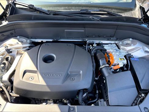 New 2026 Volvo XC90 T8 Plus w/ Protection Package Premier AWD/4WD image 13