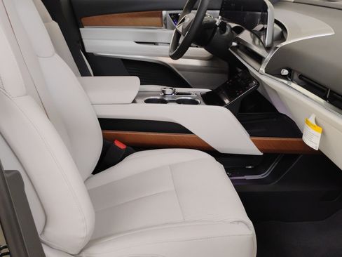 New 2026 Cadillac Vistiq Sport w/ LPO, Floor Liner Package image 25