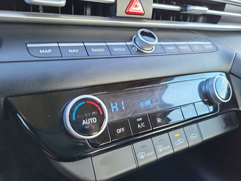 Used 2024 Hyundai Elantra SEL image 23