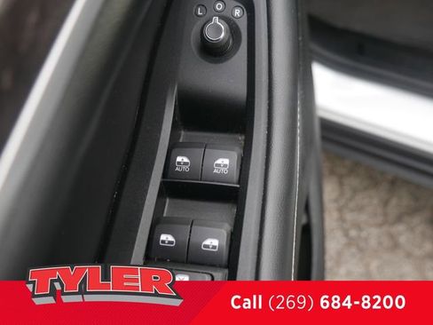 Used 2023 Jeep Grand Cherokee L Limited AWD/4WD image 22