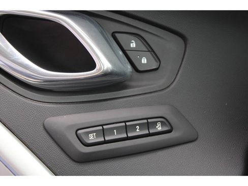 Used 2016 Chevrolet Camaro SS RWD image 13