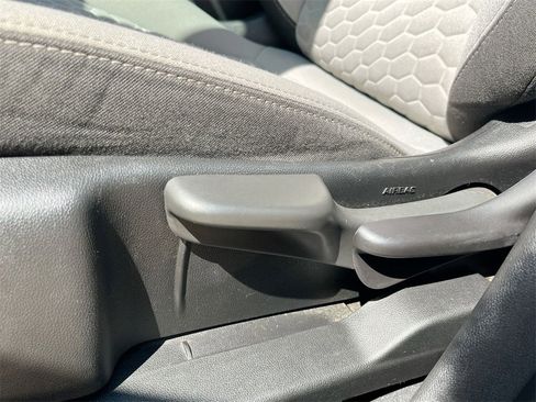 Used 2020 Chevrolet Equinox LS image 13