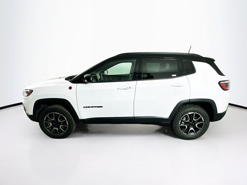 Used 2025 Jeep Compass Trailhawk AWD/4WD image 4
