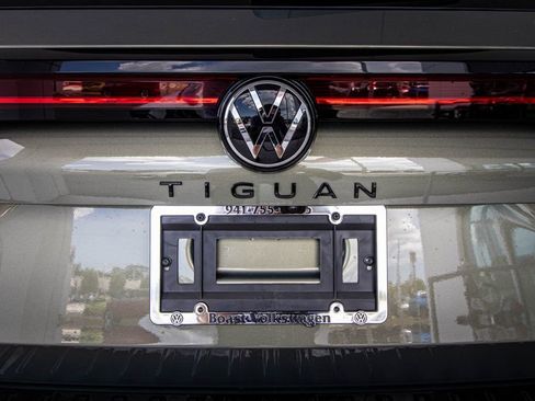 New 2026 Volkswagen Tiguan SE R-Line FWD image 18