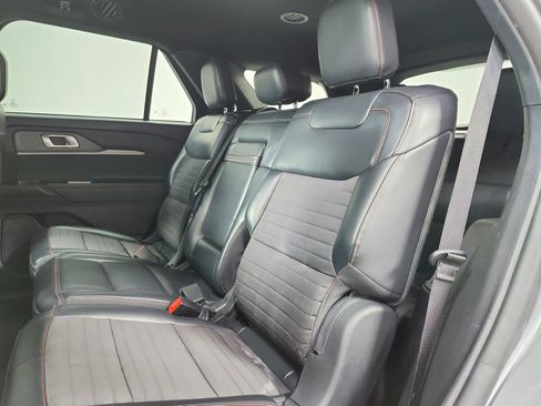 Used 2025 Ford Explorer ST-Line w/ ST-Line Street Pack AWD/4WD image 11
