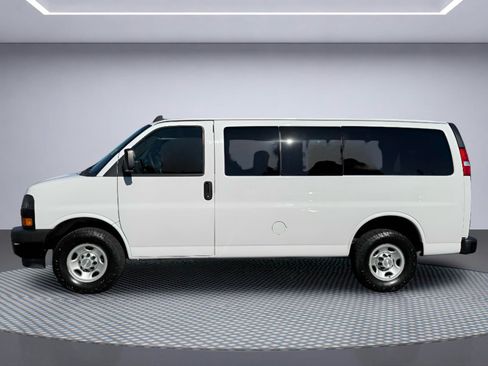 Used 2019 Chevrolet Express 2500 LS RWD image 3