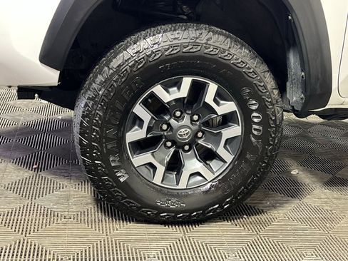 Used 2021 Toyota Tacoma TRD Off-Road w/ Technology Package image 12