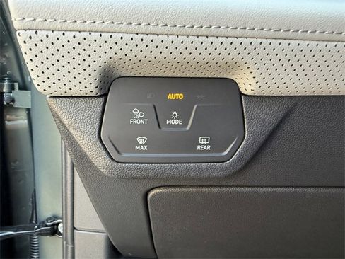 Certified 2025 Volkswagen Atlas Peak Edition SE image 15