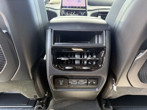 New 2025 Jeep Grand Cherokee Limited w/ Black Appearance Package image 12