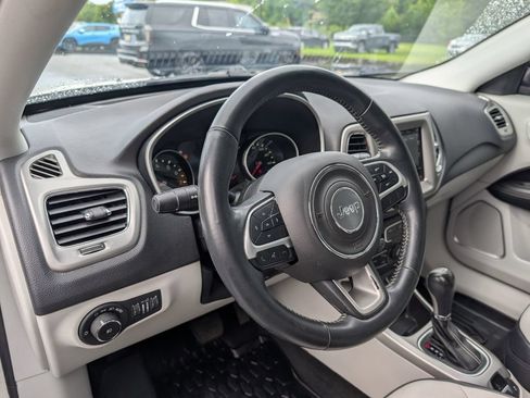 Used 2018 Jeep Compass Latitude w/ Popular Equipment Group FWD image 32