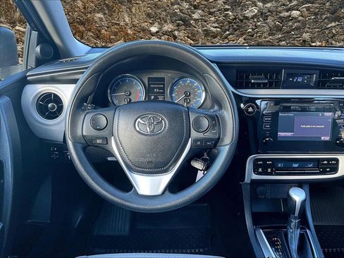 Used 2018 Toyota Corolla LE image 5