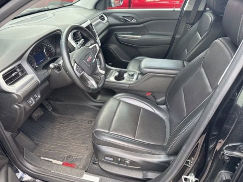 Used 2023 GMC Acadia SLT w/ LPO, Floor Liner Package image 10