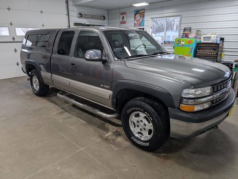 Used 2000 Chevrolet Silverado 1500 LS image 3